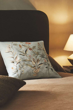 ZARA HOME ЧЕХОЛ ДЛЯ ДЕКОРАТИВНОЙ ПОДУШКИ С ЦВЕТОЧНЫМ УЗОРОМ, ГОЛУБОЙ