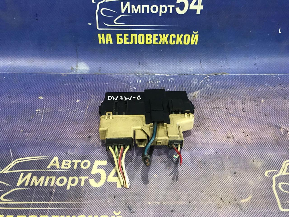 Блок предохранителей подкапотный MAZDA DEMIO 2001