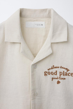 ZARA РУБАШКА С ВЫШИТОЙ НАДПИСЬЮ, ЭКРЮ