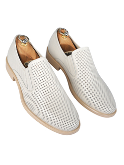 Классические туфли бежевого цвета на каблуке Vorsh