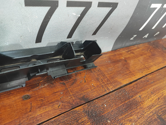 Кронштейн заднего бампера Skoda Octavia 2 (A5) Б/У Оригинал 1Z9807863