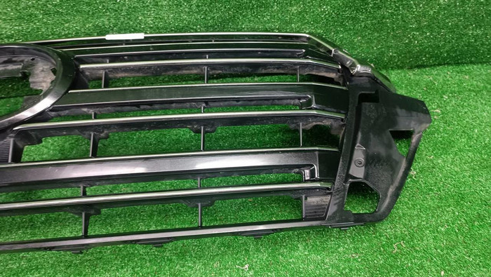 Решетка радиатора Toyota Land Cruiser 200 (2015-2021)