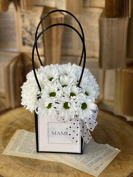 Лаконичная композиция-комплимент из кустовой хризантемы