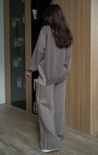 Костюм женский из кашемира шоколадного цвета