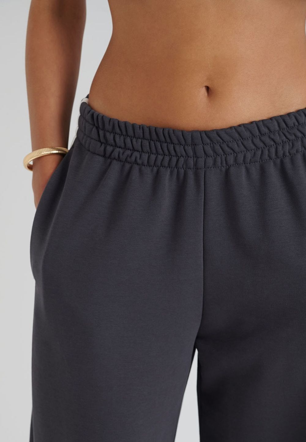 Широкие джоггеры без начеса с утяжкой цвета антрацит