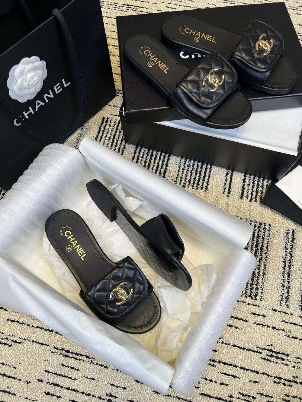 Женские шлепанцы Chanel черного цвета мягкие