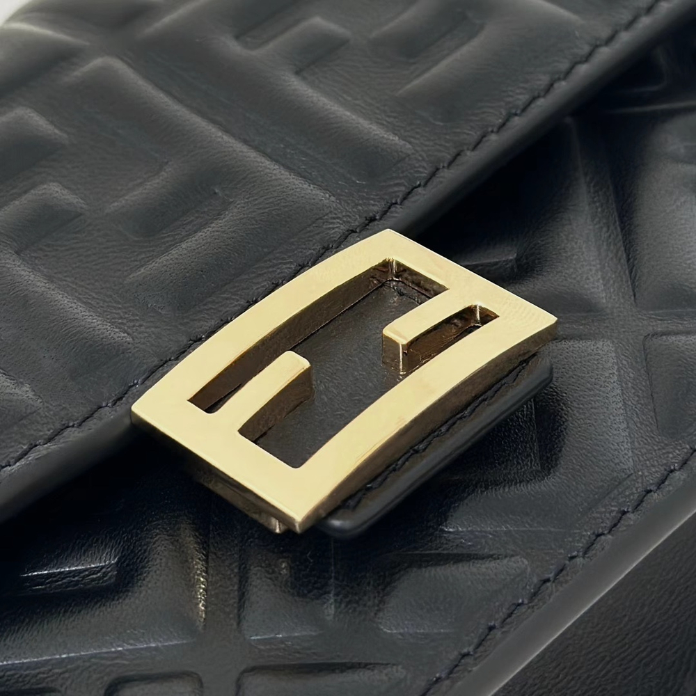 Fendi Wallet On Chain Baguette 21 cm
