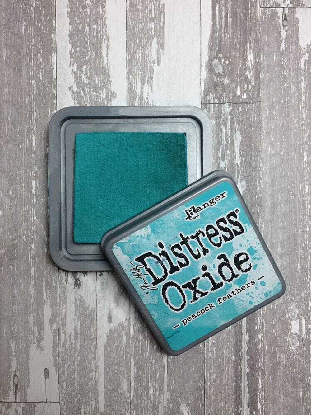 Distress Oxide Pad. Peacock Feathers