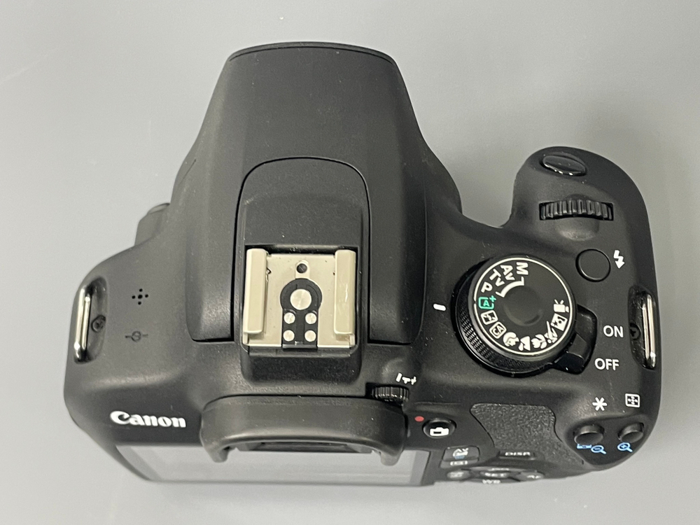 Canon 1200D Kit 18-55mm 3.5-5.6 II 900 кадров