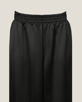 Брюки из обнимающего шелка в черном