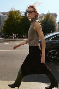 ZARA ТРИКОТАЖНЫЙ ТОП С ВОРОТНИКОМ-СТОЙКОЙ, СЕРОВАТО-КОРИЧНЕВЫЙ