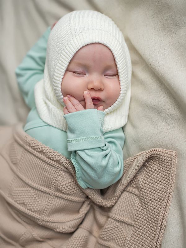 Шлем вязаный из вискозы 