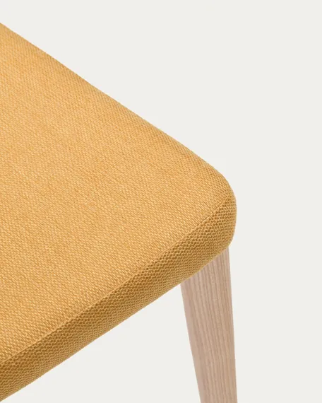 Стул Rosie желтый с ножками из массива ясеня