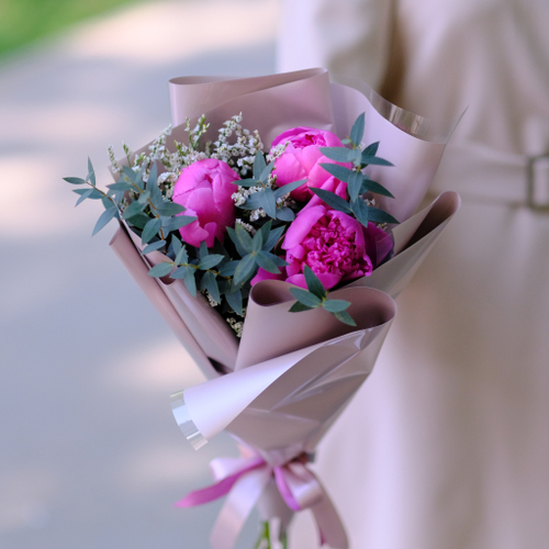 Купить Букет-комплимент из пионов #520