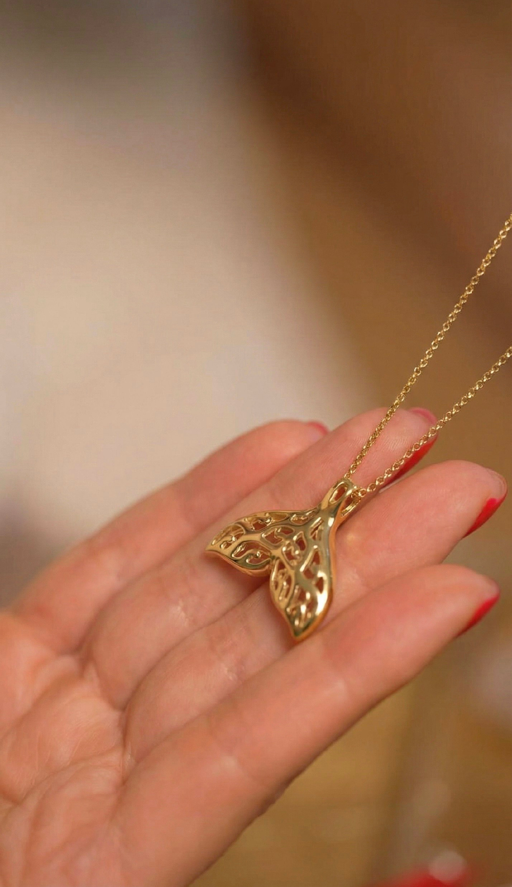 Кулон на цепочке "Хвост кита" в позолоте
