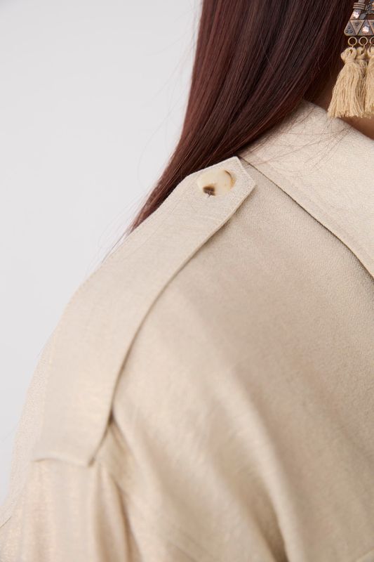 Рубашка с накладными карманами в стиле сафари, золотой