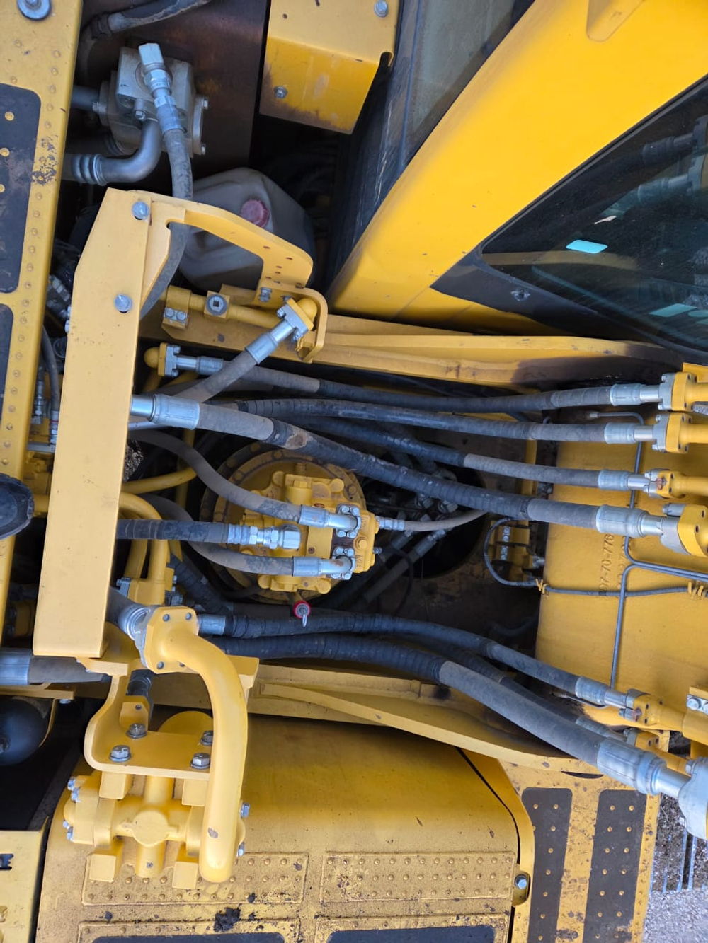 KOMATSU PC 300 Экскаватор PC 300-8M0	(Дизельный, 8,3 л, 255 л.с., АТ)