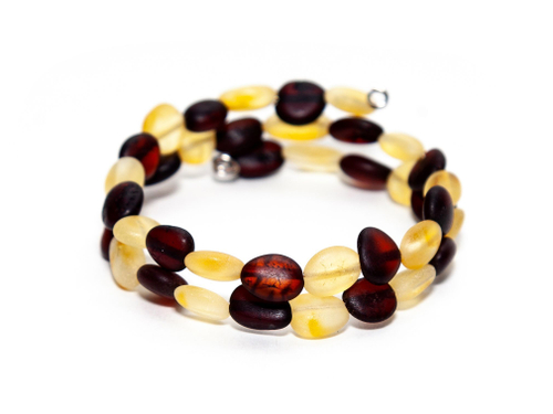 Янтарный браслет для детей на эластичной струне.