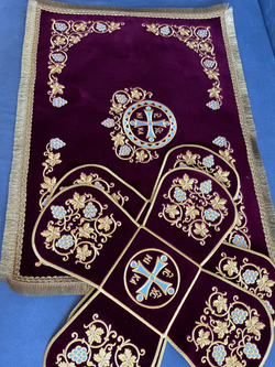 Бархатные покровцы с вышивкой бордо