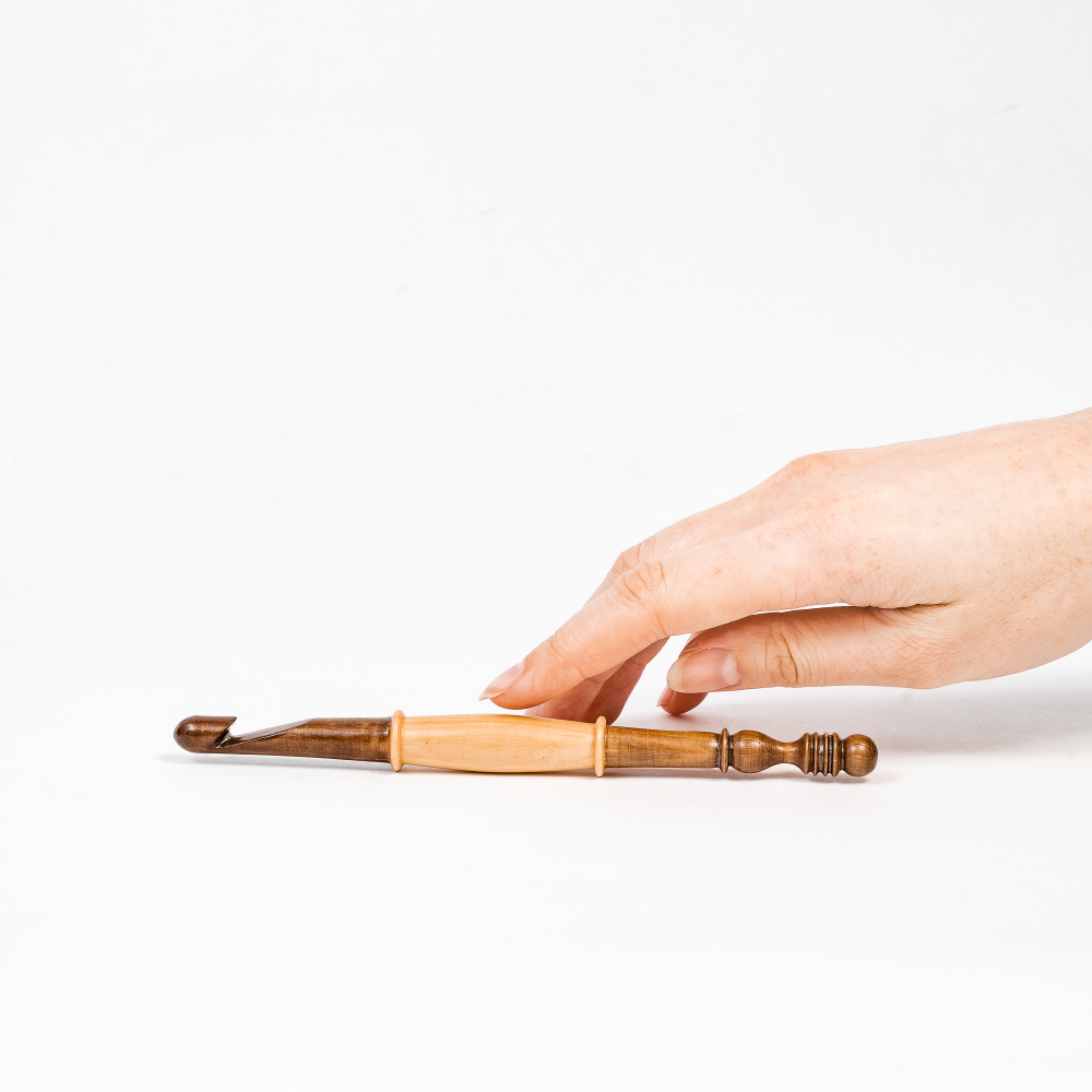 Деревянный крючок для вязания из кедра 6 мм. K300