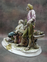 Статуэтка. Фарфор. Продавец фруктов. Capodimonte. Италия