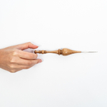 Железный крючок для вязания с деревянной ручкой из рябиной размером 0,9 мм. K130