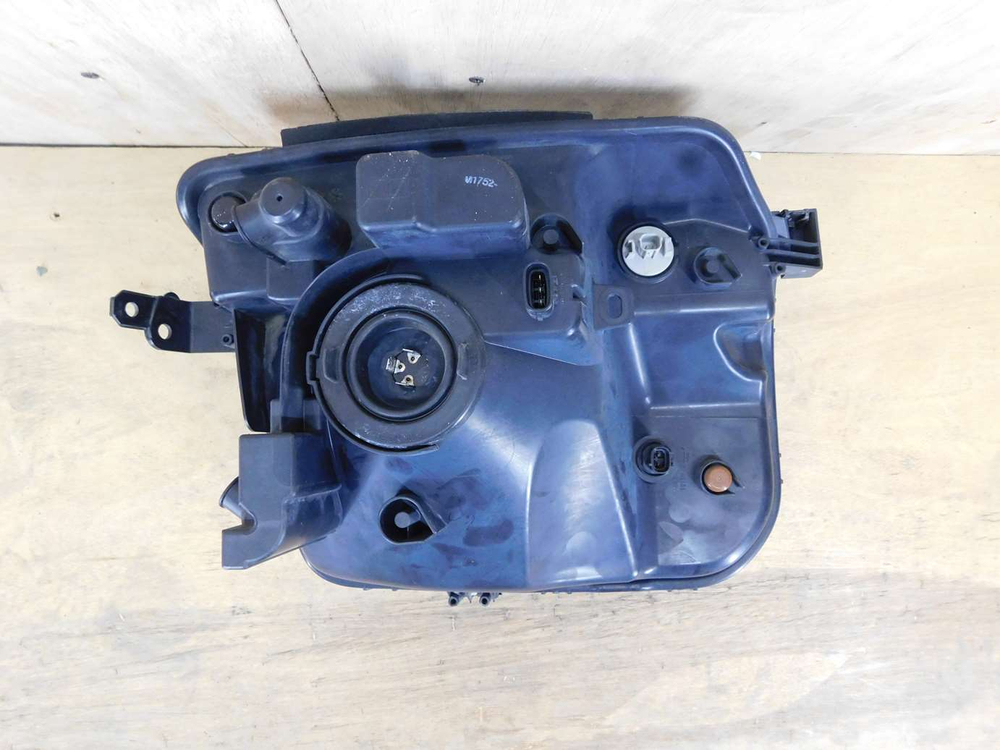 фара правая Suzuki Every DA17V 2021