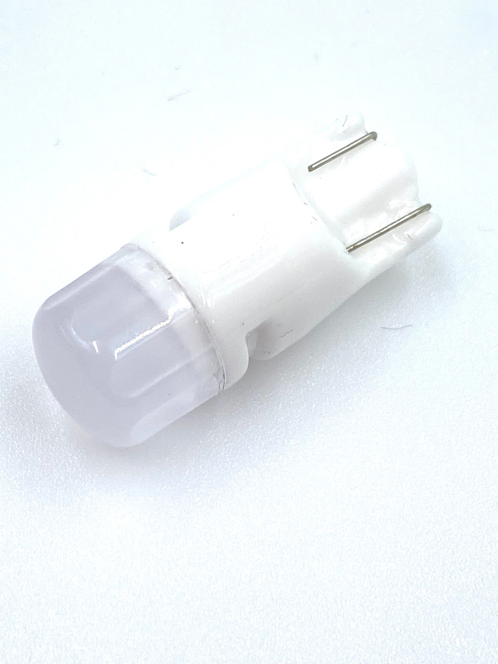 Лампа светодиодная бесцокольная T10 3 SMD Аналог W5W Свет белый 9/32V Керамика