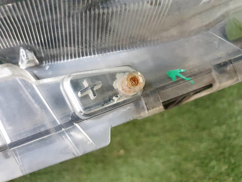 Битая Фара правая Toyota Land Cruiser Prado 150 (2017-н.в.) LED