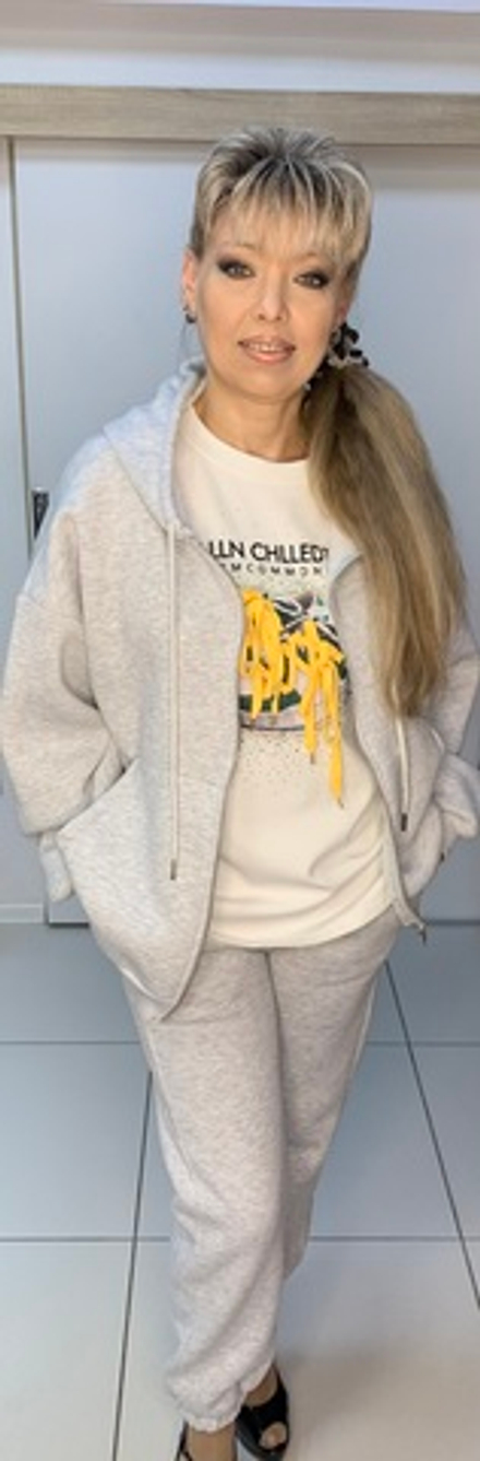 Светлый костюм на флисе