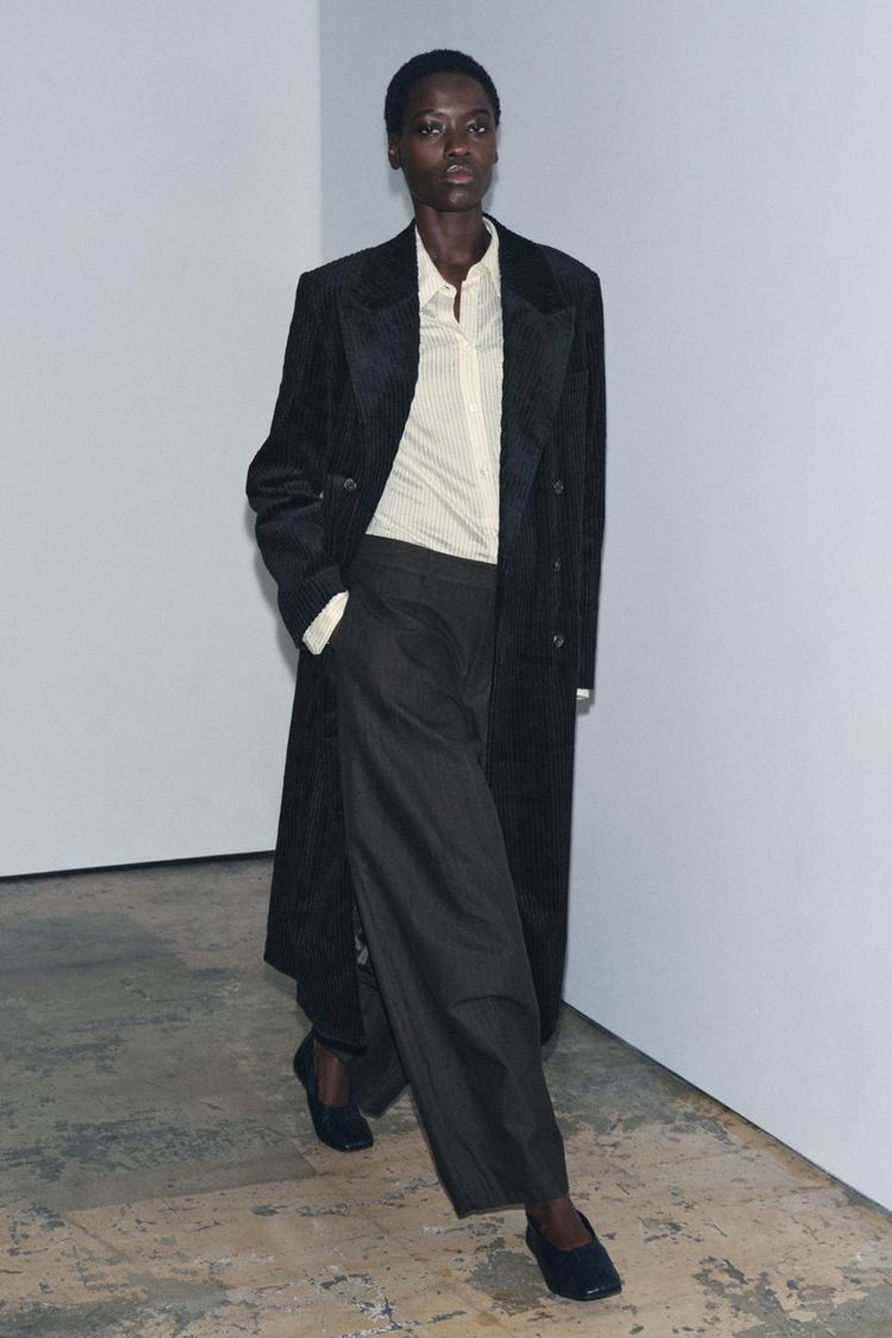 ZARA ДЛИННОЕ ПАЛЬТО ИЗ ВЕЛЬВЕТА — ZW COLLECTION LIMITED EDITION, ЧЕРНЫЙ