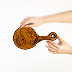 Деревянная разделочная доска из древесины сибирского кедра для овощей с гравировкой RD40