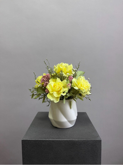 Композиция в кашпо Цинния