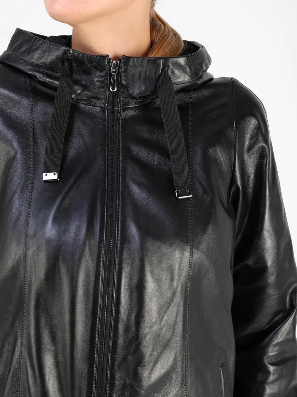 Кожаная куртка демисезонная с капюшоном