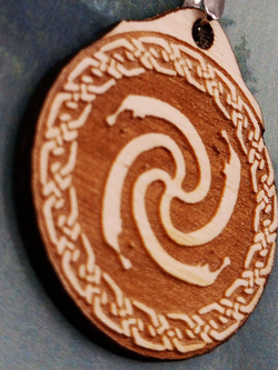 Кулон из дерева Змеевик