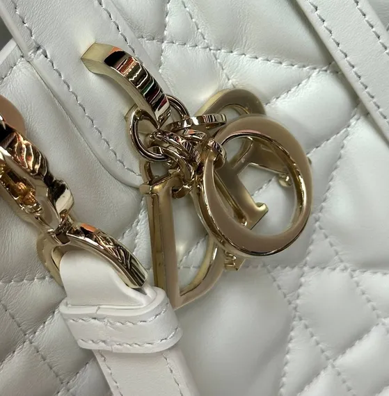 Сумка Dior Toujours вертикальная, белый