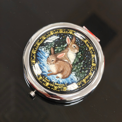 Сувенирное зеркальце с ручной росписью "Зайчата"