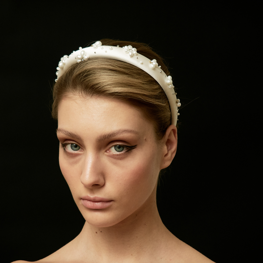 Ободок узкий белый с жемчужным декором