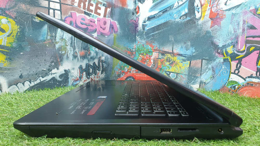 Игровой MSI 17" i5-6/8 ГБ/940MX 2 ГБ/FHD