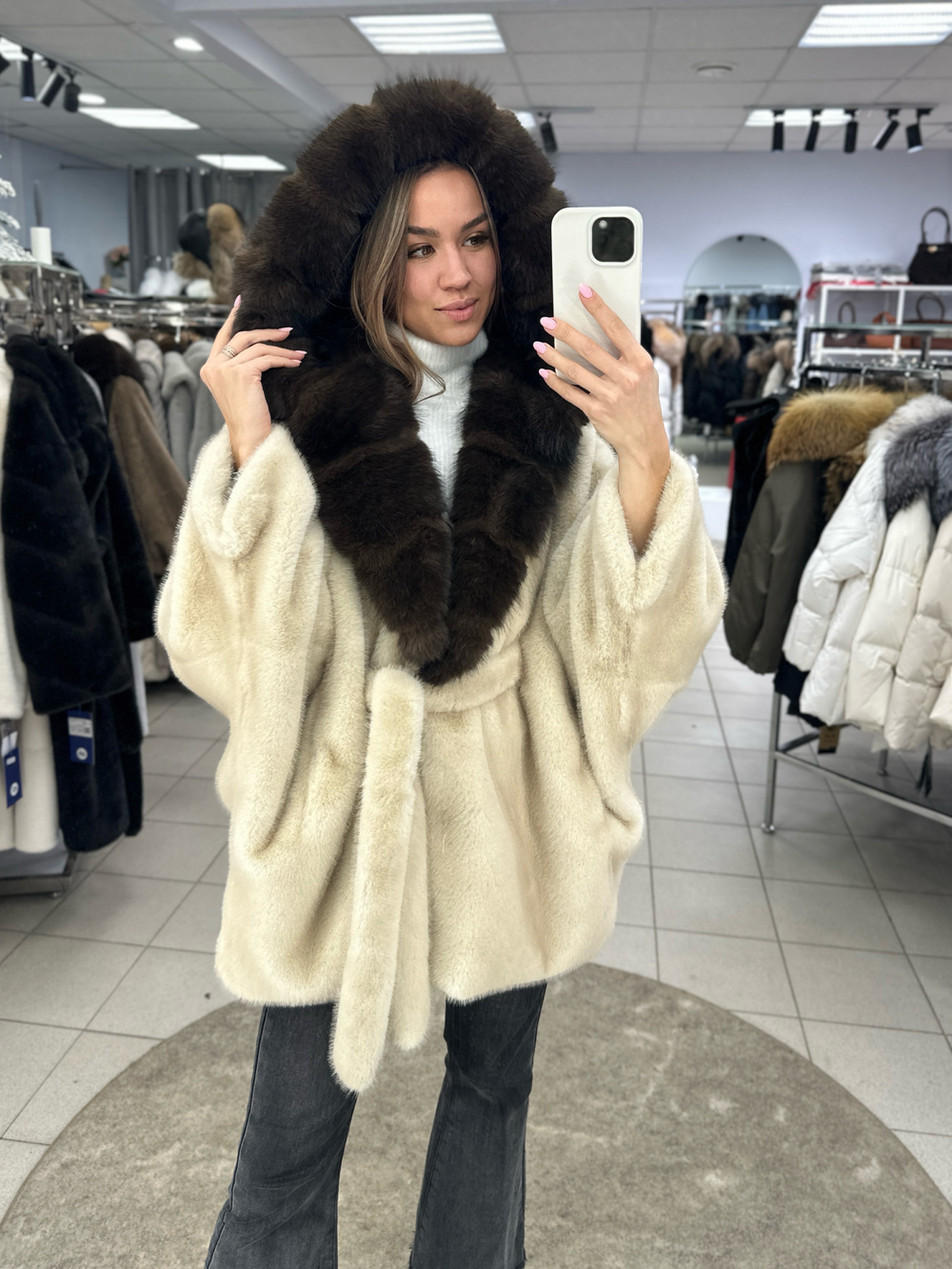 Эко - шуба норка «летуча мышь» в цвете «пломбир» с капюшоном