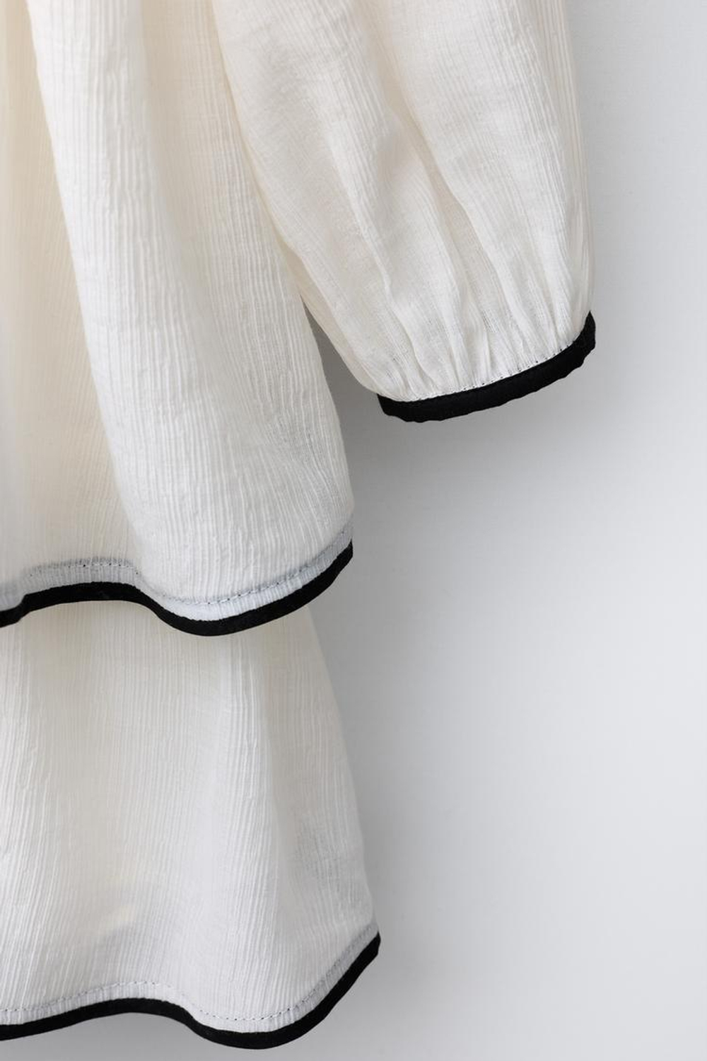 ZARA ЛЕГКОЕ ПЛАТЬЕ С ЦВЕТОЧНЫМ УКРАШЕНИЕМ, ЭКРЮ