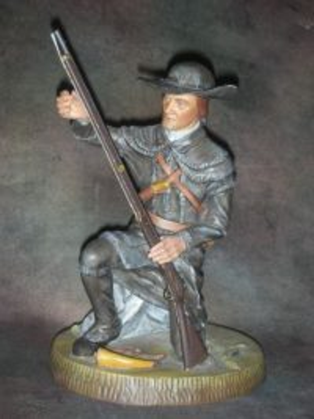 Статуэтка. Фарфор. Солдат революционер стрелкового батальона 1776. Royal Doulton. Англия