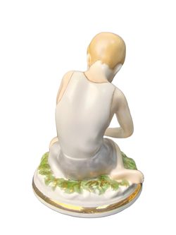 Фарфоровая статуэтка "Юный футболист" Чудово