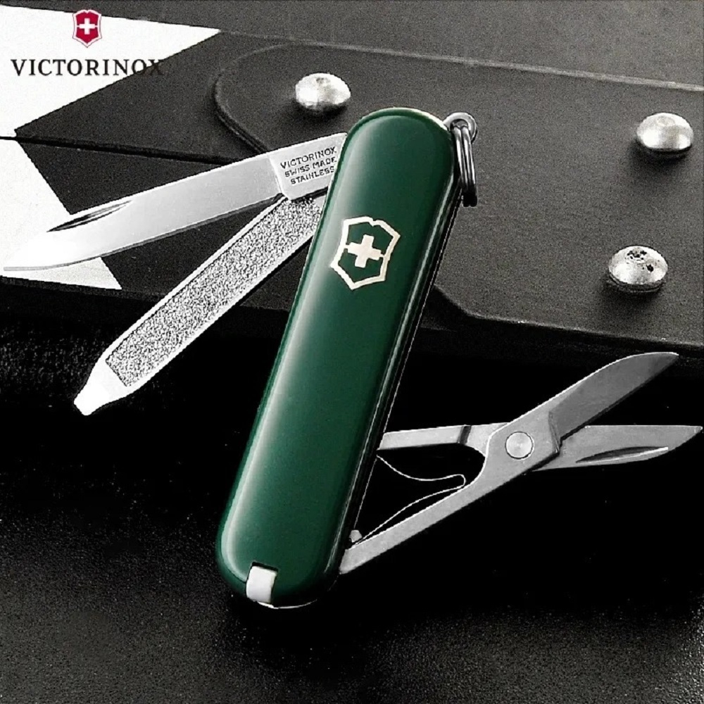 Нож перочинный Victorinox Classic (0.6223.4) 58мм 7функций зеленый