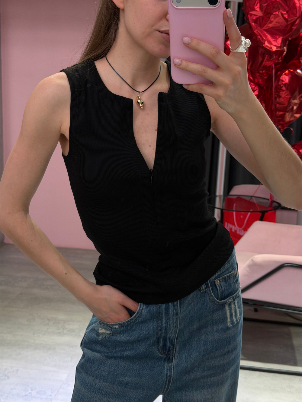 Топ на замке черный