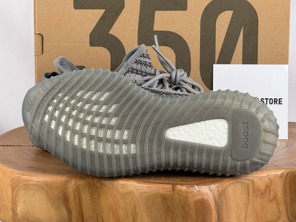 Yeezy Boost 350 V2 Beluga 2.0