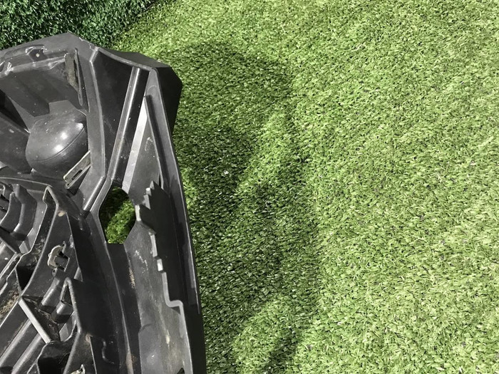 Решетка радиатора Toyota Land Cruiser 200 (2015-2021)