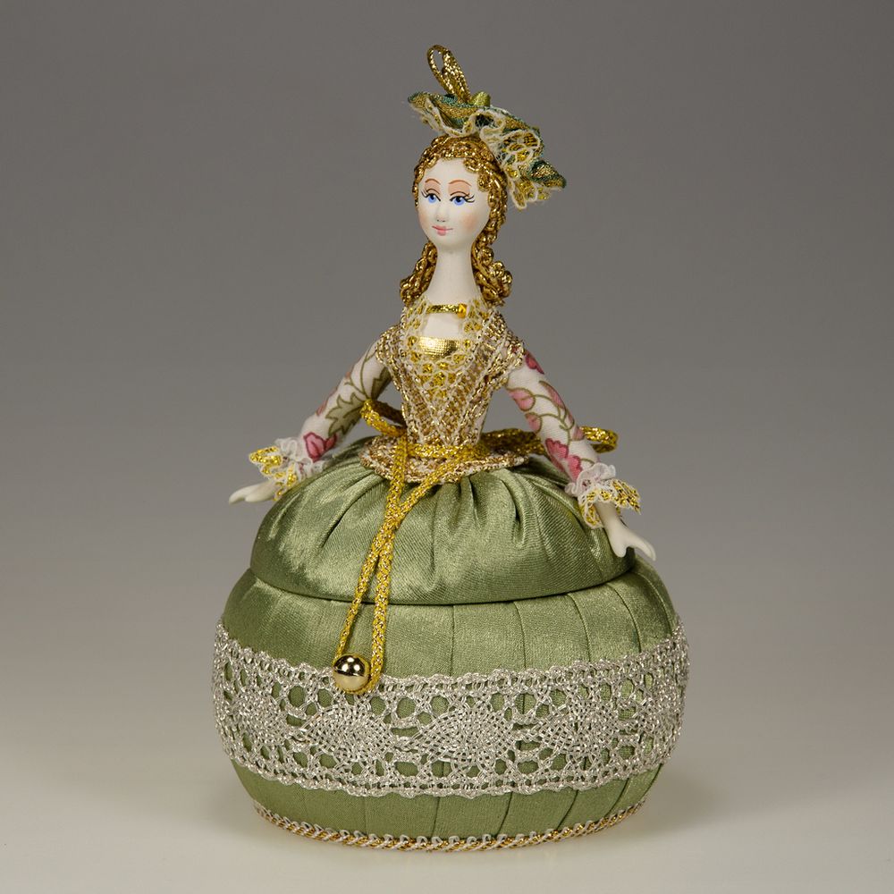 Кукла-шкатулка Барышня в шляпке