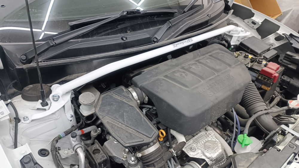 Распорка передних стоек Suzuki Swift 5 (ZC33S)