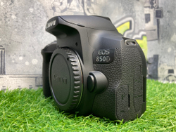 Canon EOS 850D